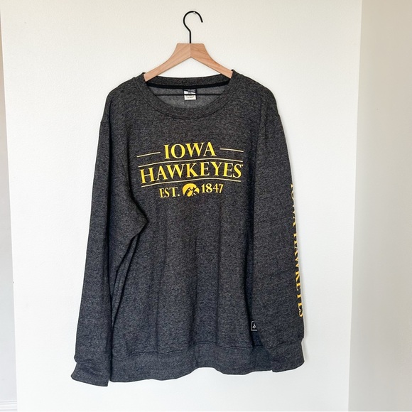 Iowa Hawkeyes Dark Gray Crew Neck Sweatshirt Size 2XL - Picture 1 of 6